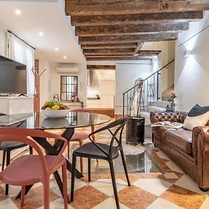 https://rio-san-lorenzo-suite-apartment.hotelslidodijesolo.com