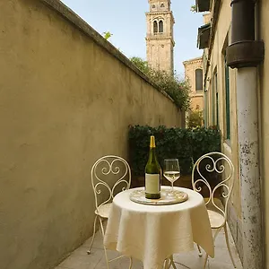 https://calle-de-le-pazienze-apartments.hotelslidodijesolo.com